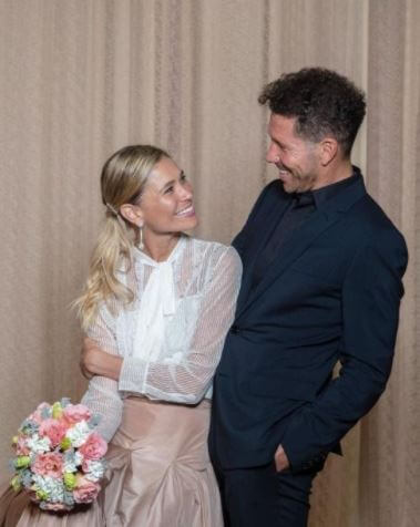 Wedding picture of Diego Simeone and Carla Pereyra.